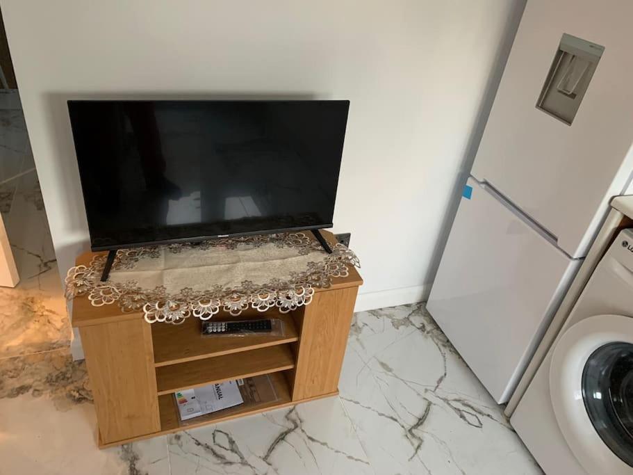 Apartment C, A One Bedroom Flat In South London Carshalton Exterior photo