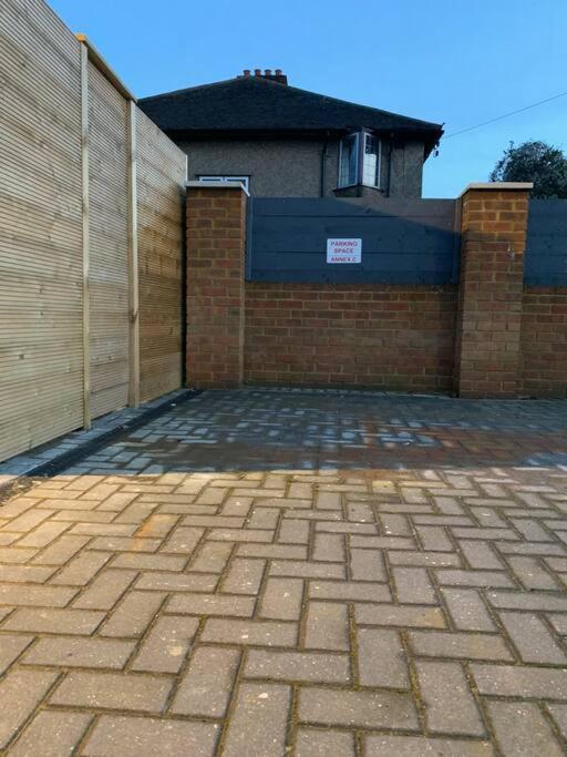 Apartment C, A One Bedroom Flat In South London Carshalton Exterior photo